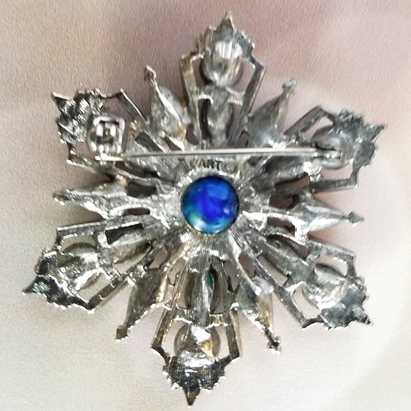 Vintage Brooch signed ART - Picture 2 of 3